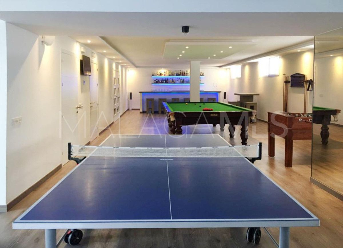 Villa for sale in Nueva Andalucia