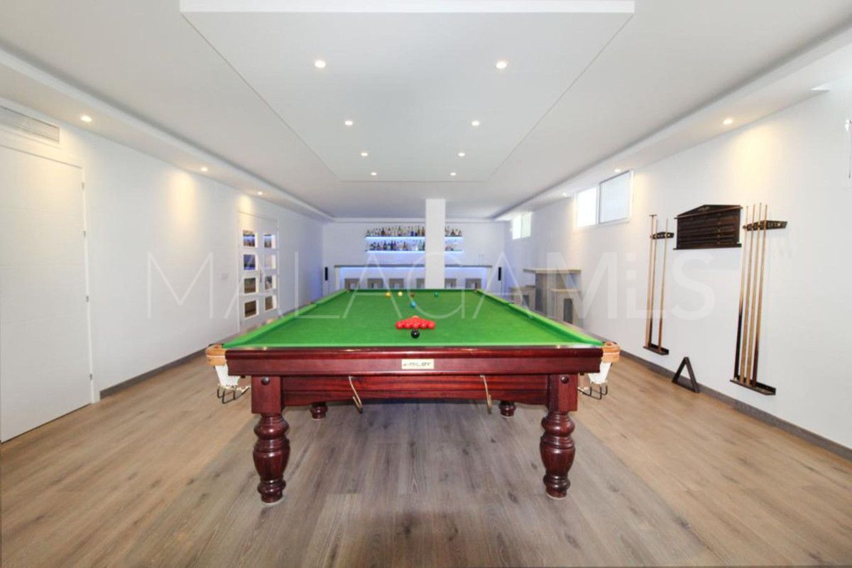 Villa for sale in Nueva Andalucia