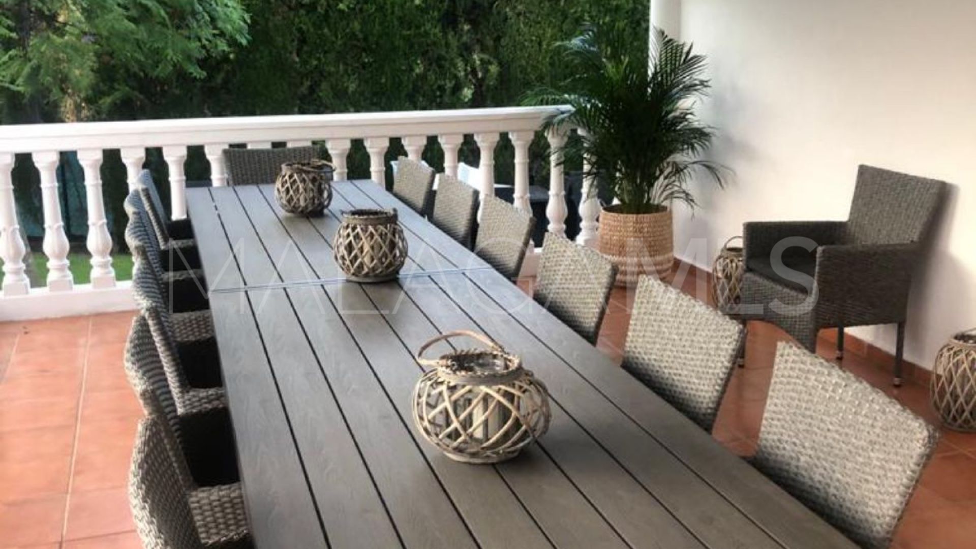 Villa for sale in Nueva Andalucia