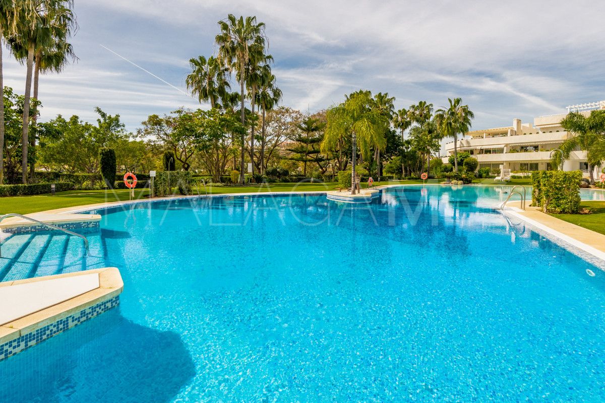 For sale 2 bedrooms apartment in Nueva Andalucia