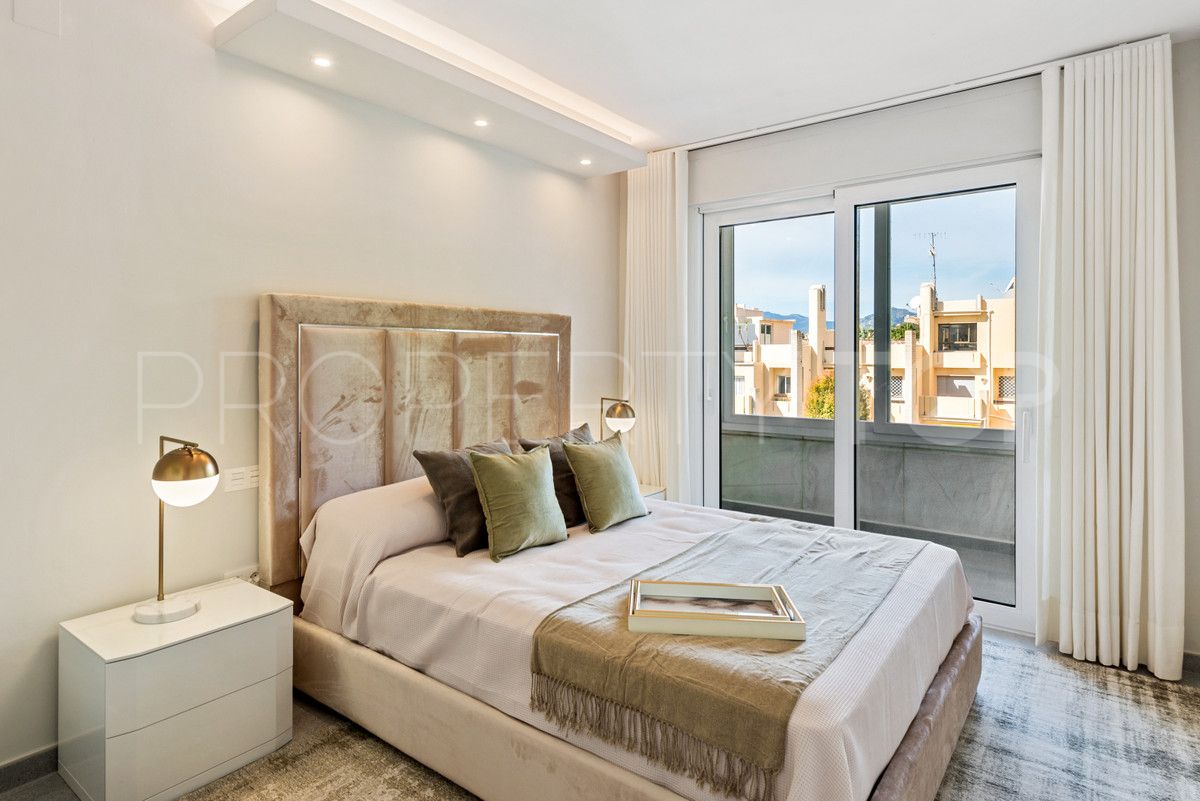 Se vende apartamento con 2 dormitorios en Nueva Andalucia