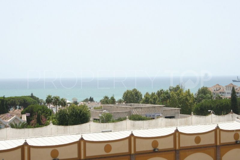 For sale penthouse with 4 bedrooms in Marbella Golden Mile