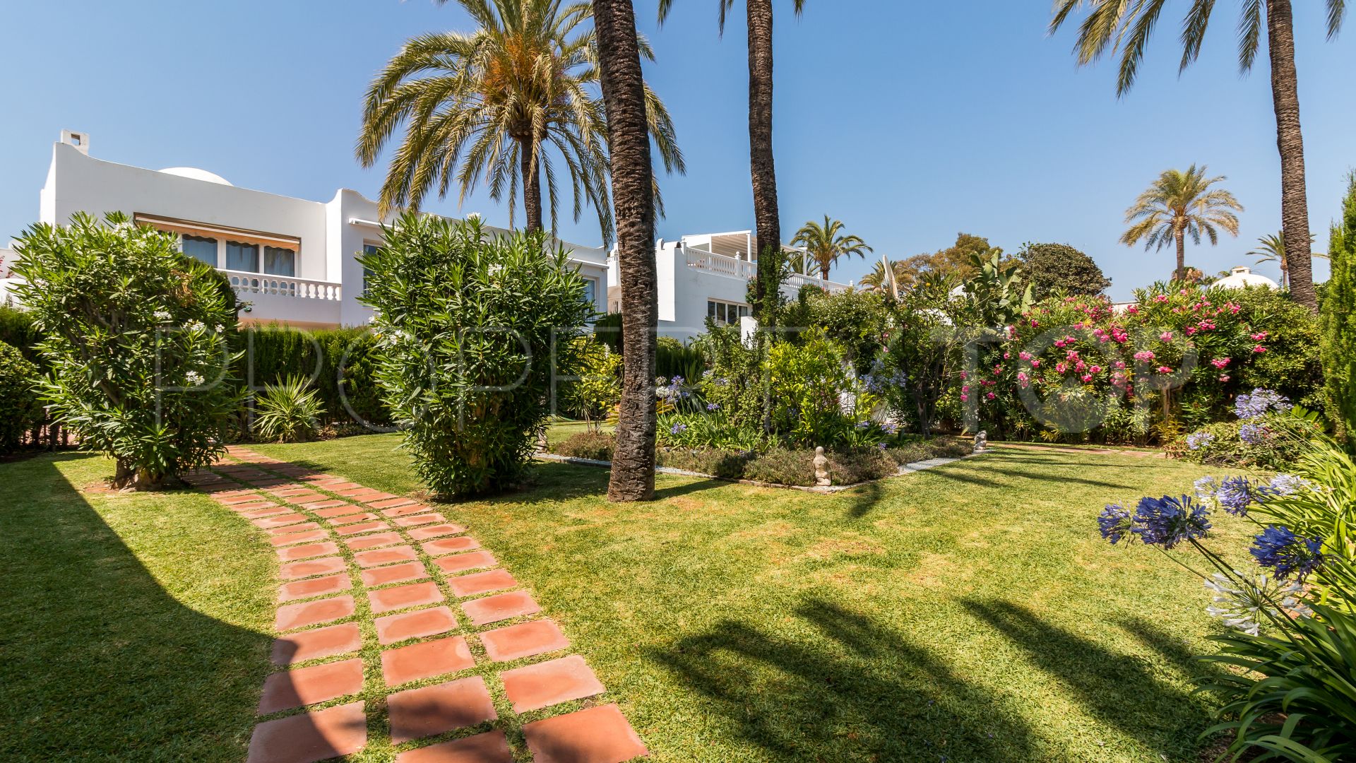 For sale town house in Marbella Golden Mile with 3 bedrooms