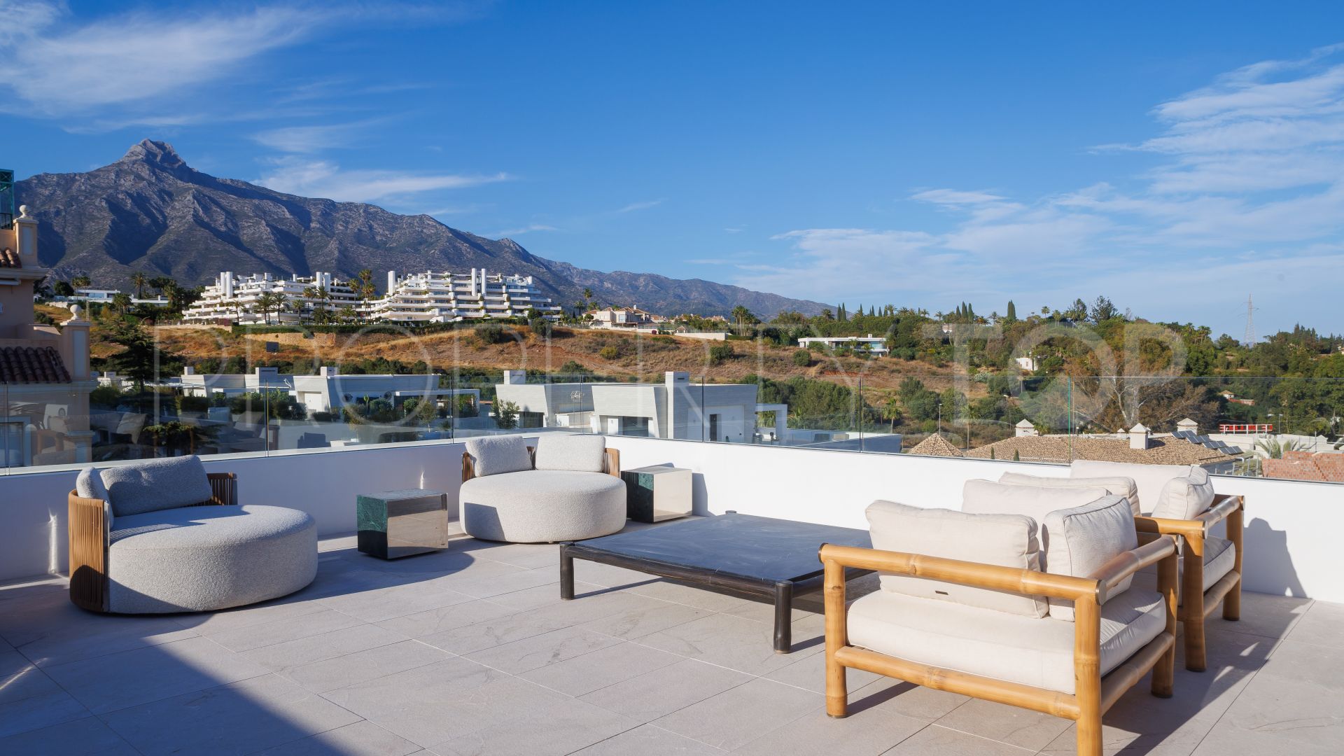Duplex penthouse with 3 bedrooms for sale in Epic Marbella