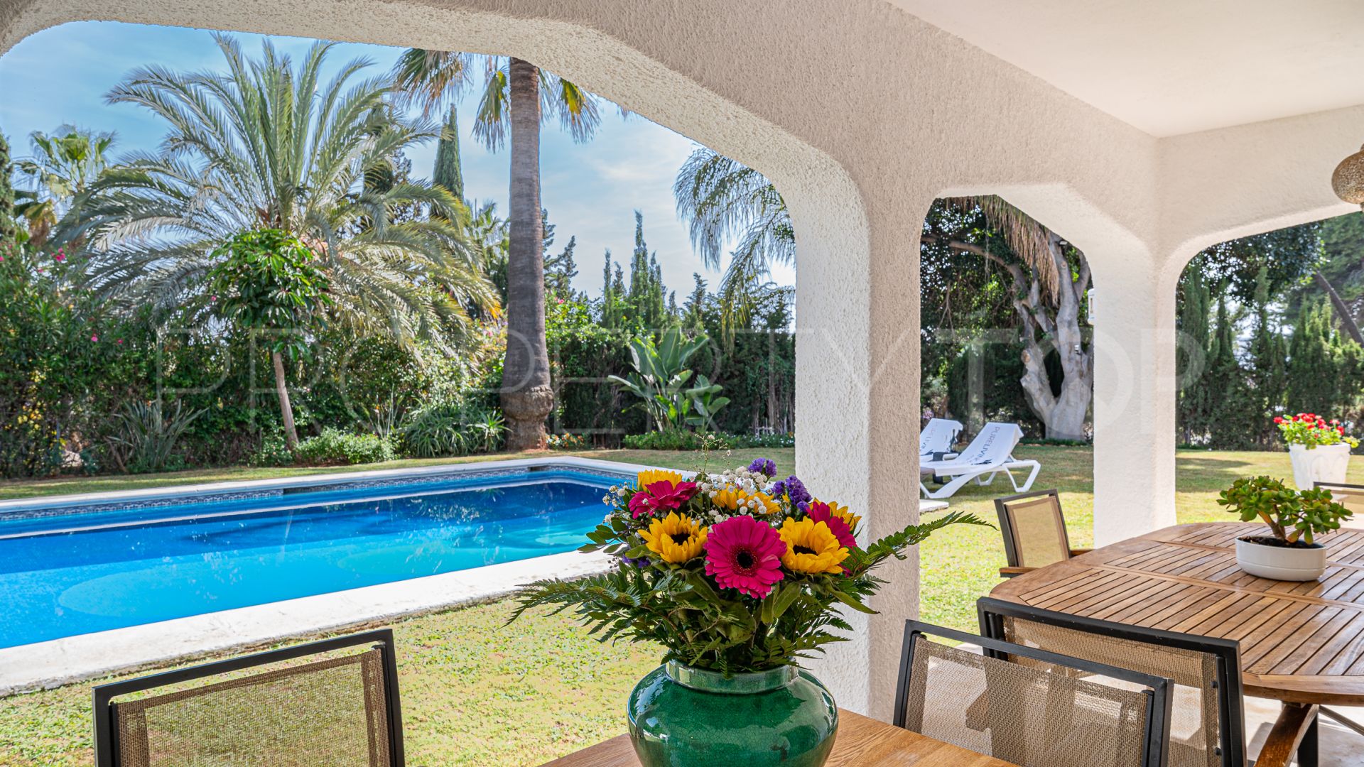 Villa for sale in Nueva Andalucia with 7 bedrooms