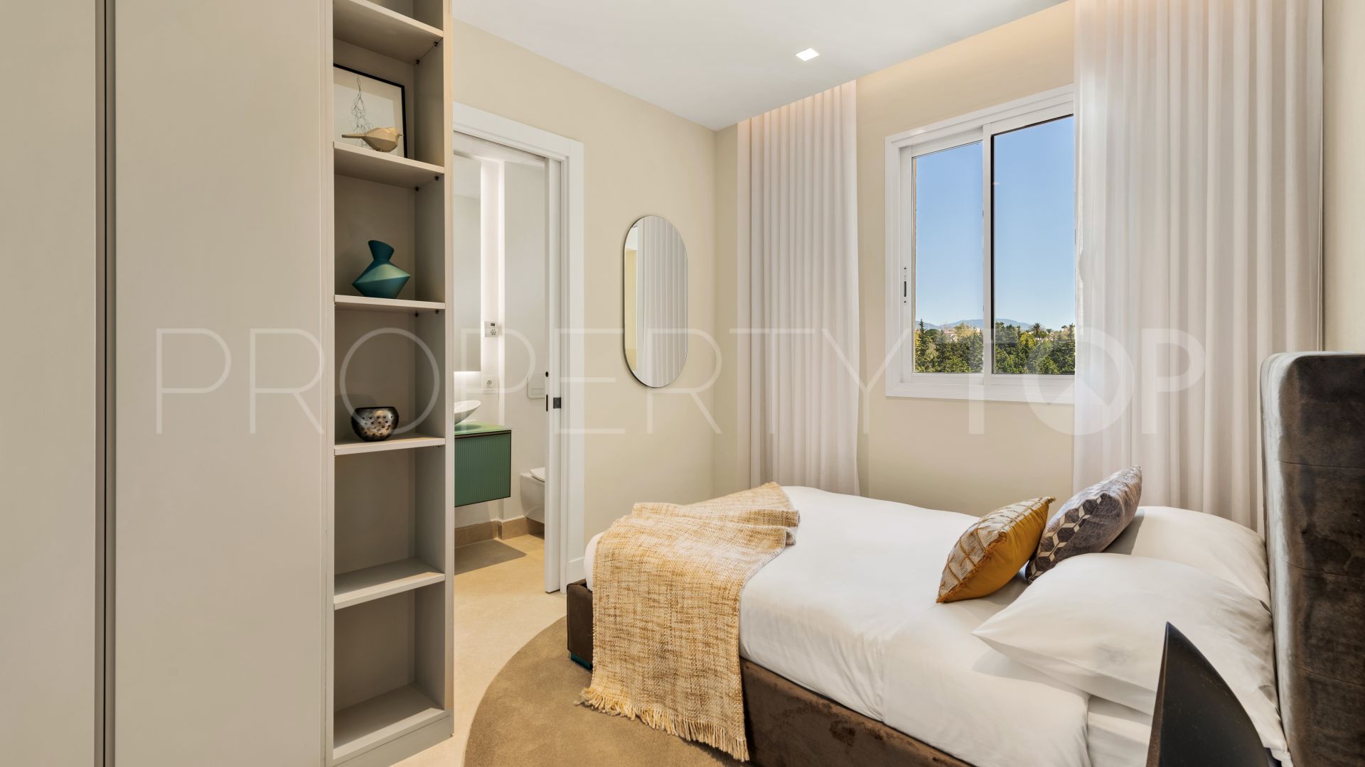 5 bedrooms duplex penthouse in Estepona for sale