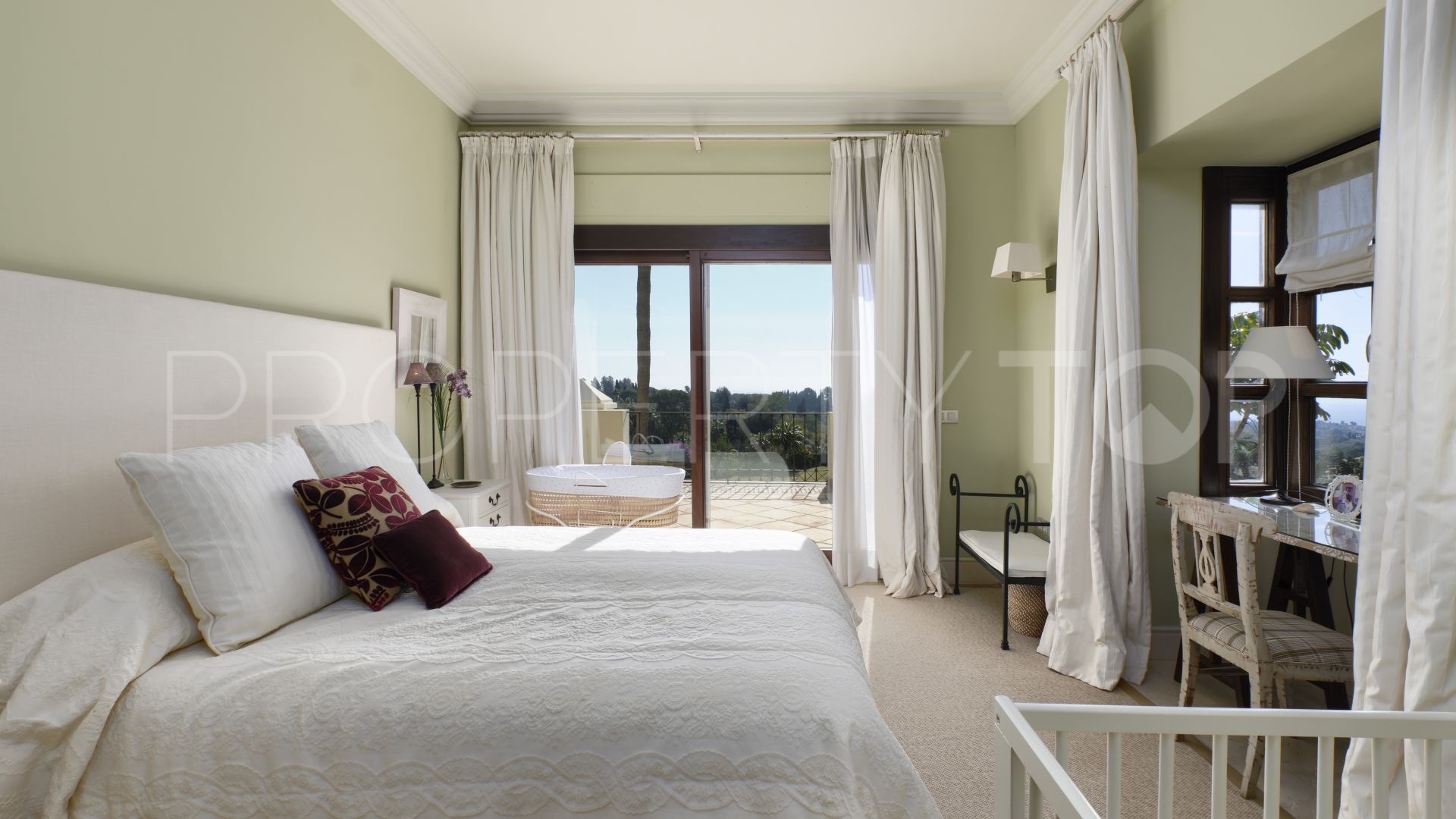 Villa en venta en Marbella Hill Club con 5 dormitorios
