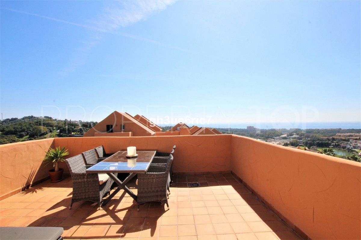 Penthouse with 2 bedrooms for sale in Elviria
