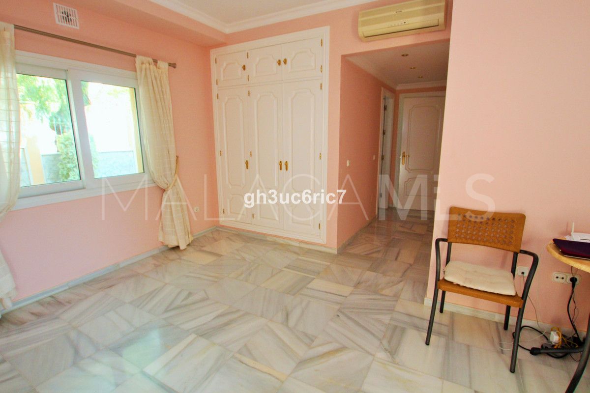 Villa for sale in Torrenueva with 4 bedrooms