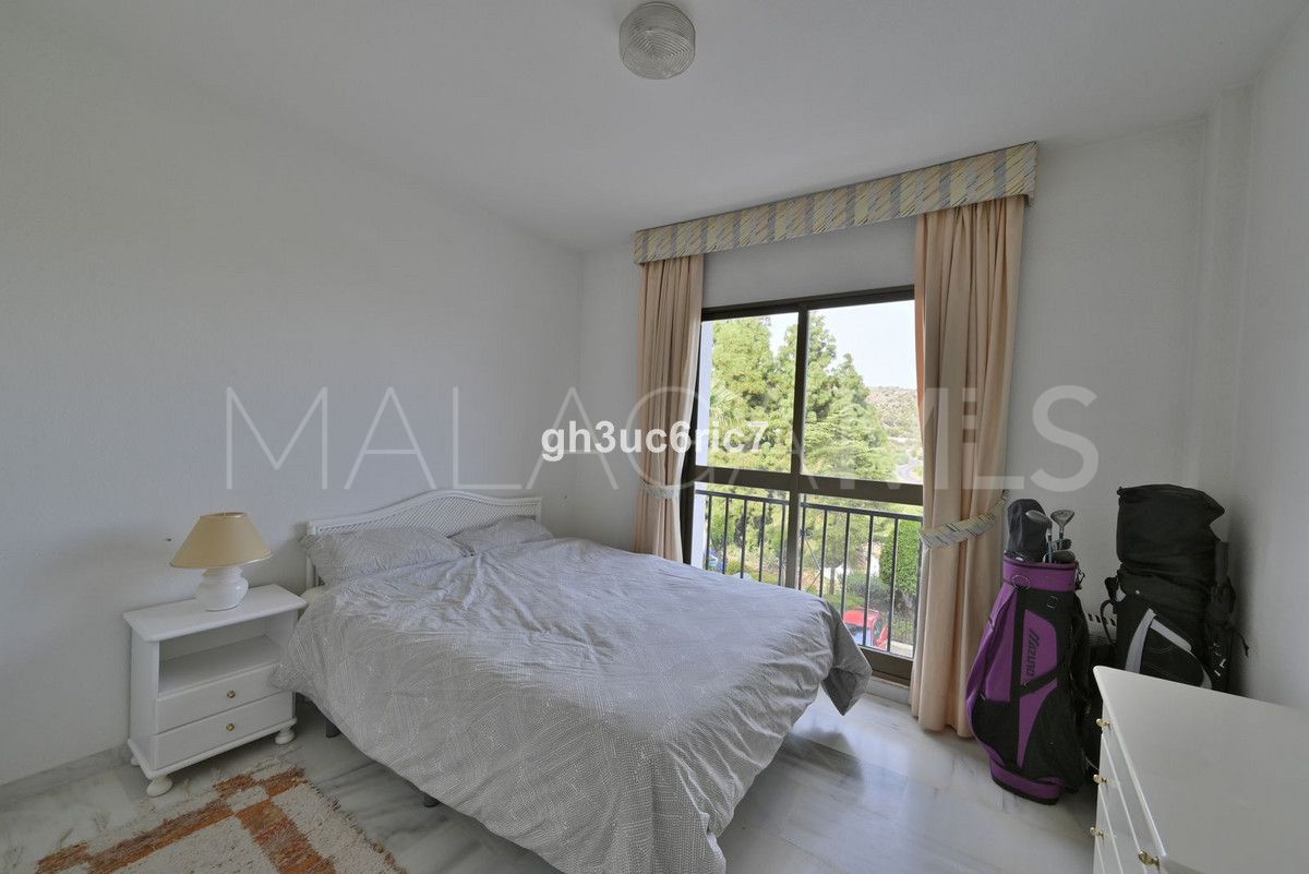 Buy apartamento with 2 bedrooms in Calahonda