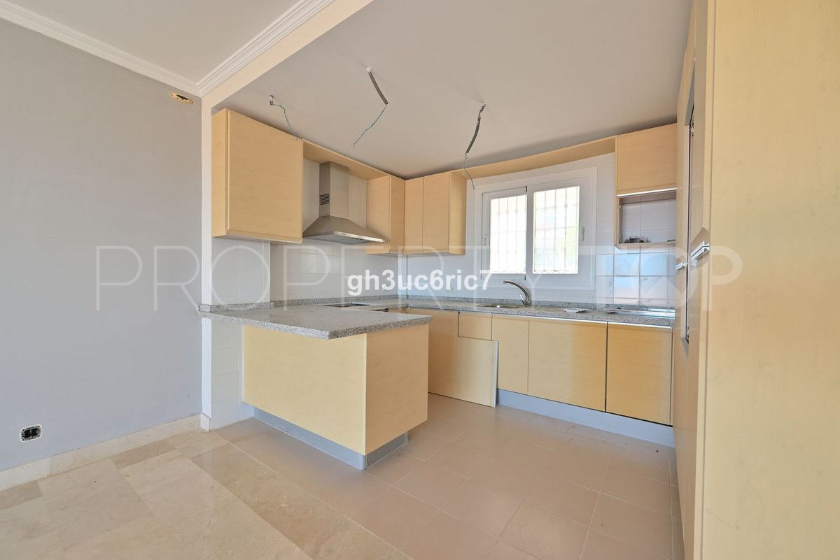 For sale apartment in Calahonda