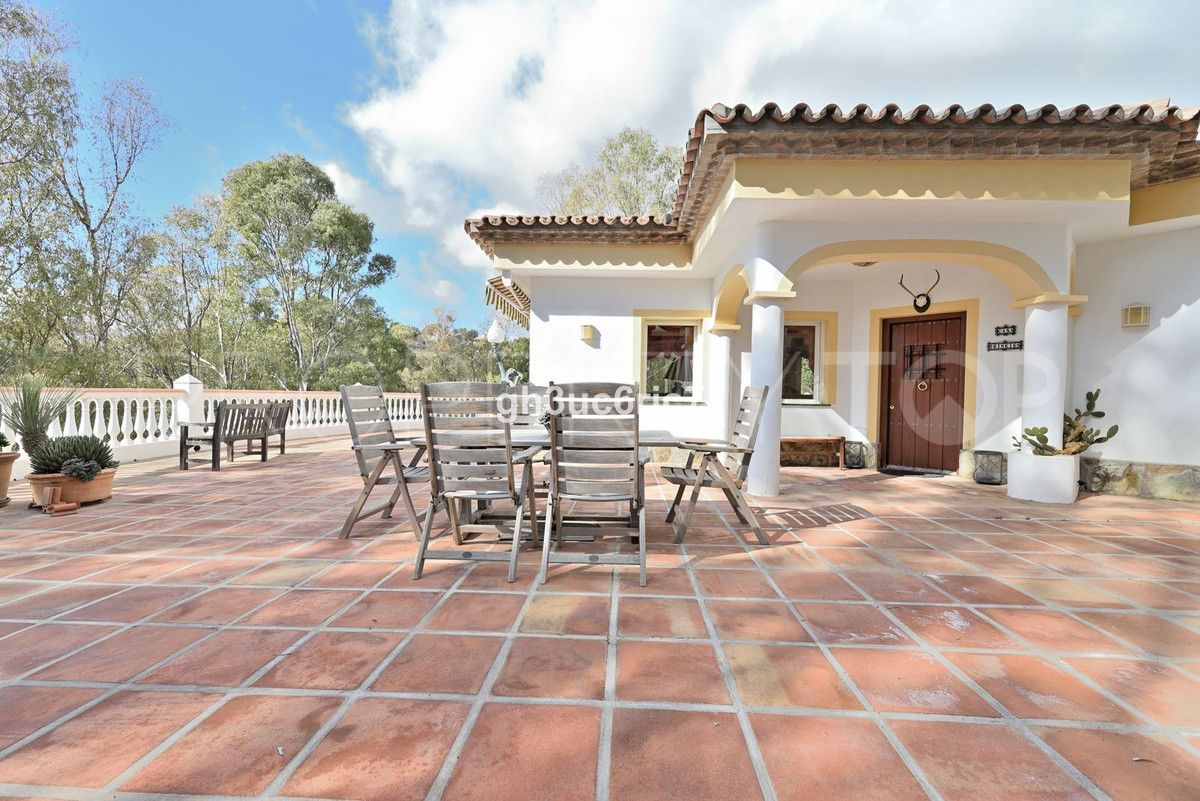 Villa en venta con 5 dormitorios en Las Lomas de Mijas