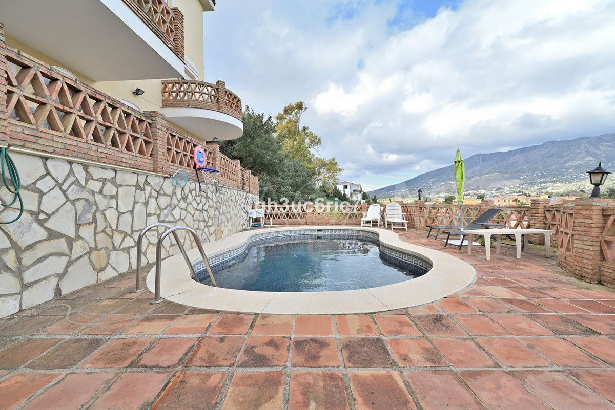 Villa for sale in Sierrezuela