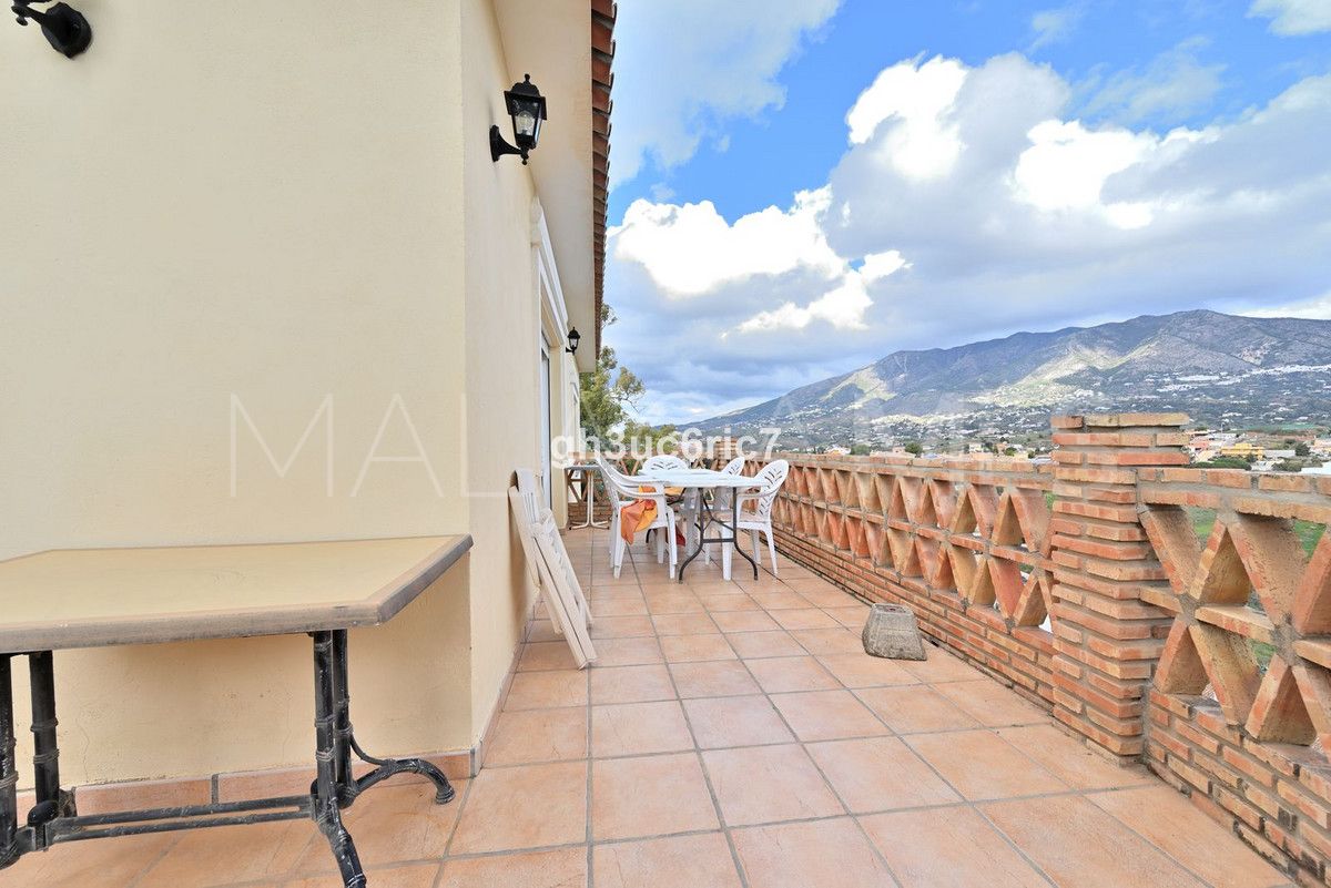 Villa for sale in Sierrezuela