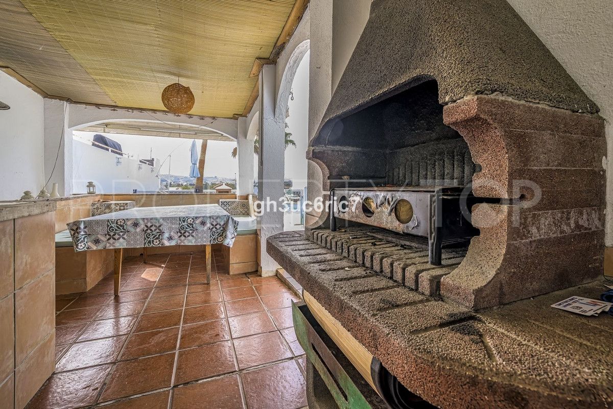 For sale villa in Sierrezuela with 5 bedrooms