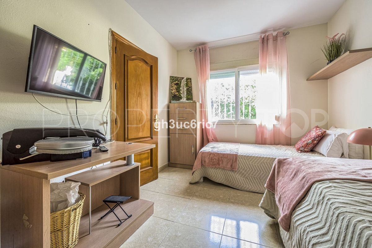 For sale villa in Sierrezuela with 5 bedrooms