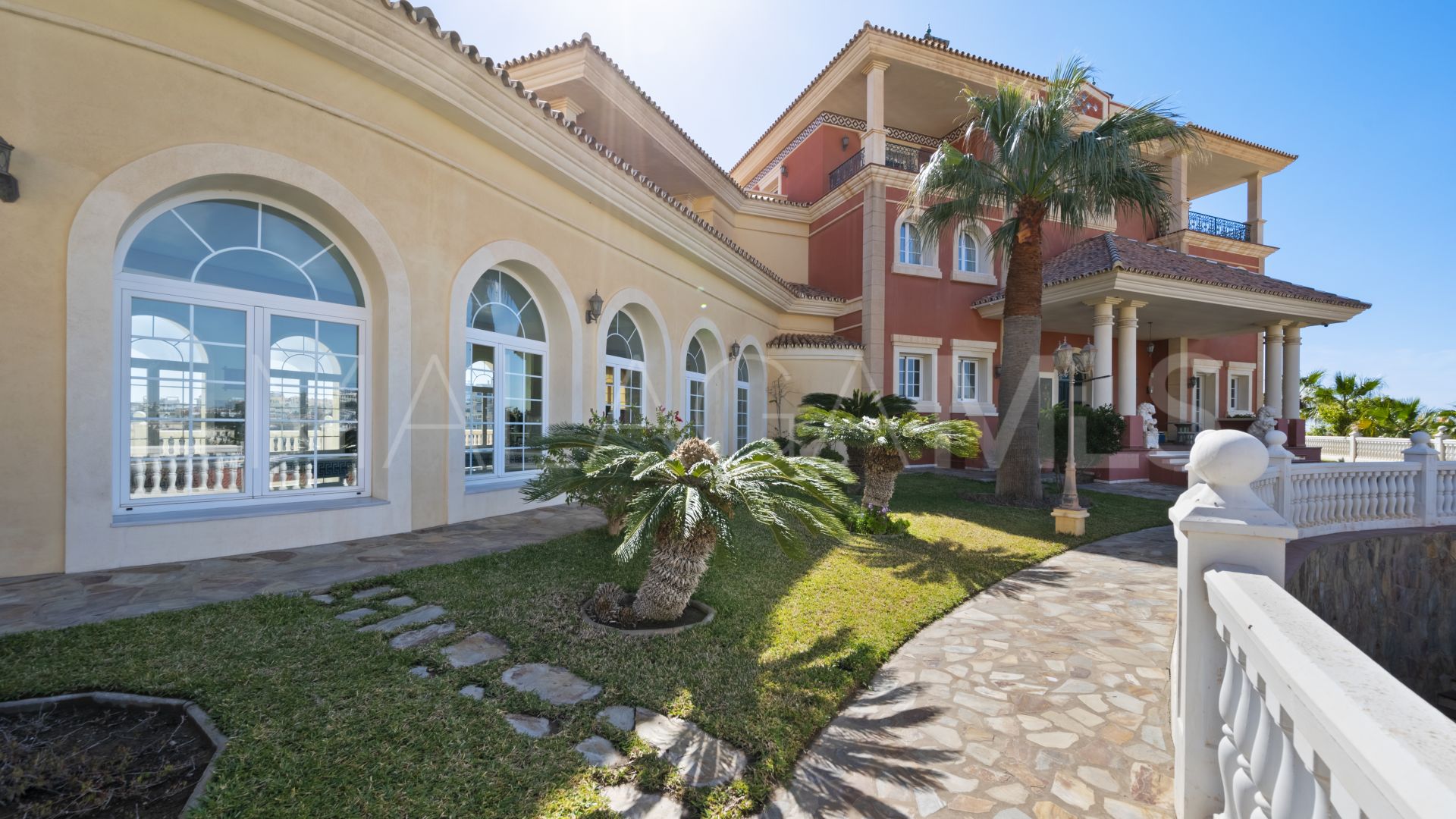 7 bedrooms villa for sale in Nueva Torrequebrada