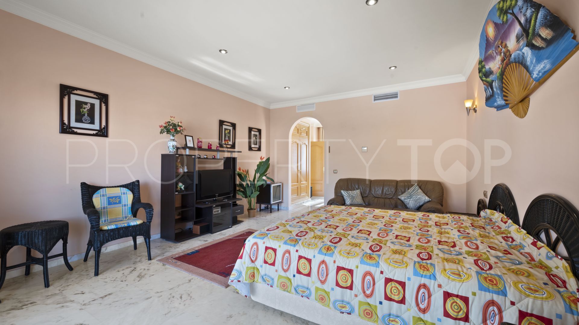 Villa en venta en Nueva Torrequebrada de 7 dormitorios
