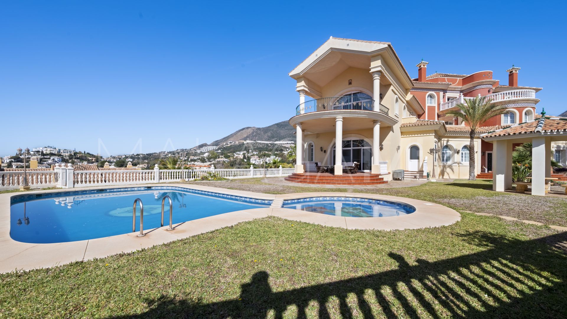 7 bedrooms villa for sale in Nueva Torrequebrada