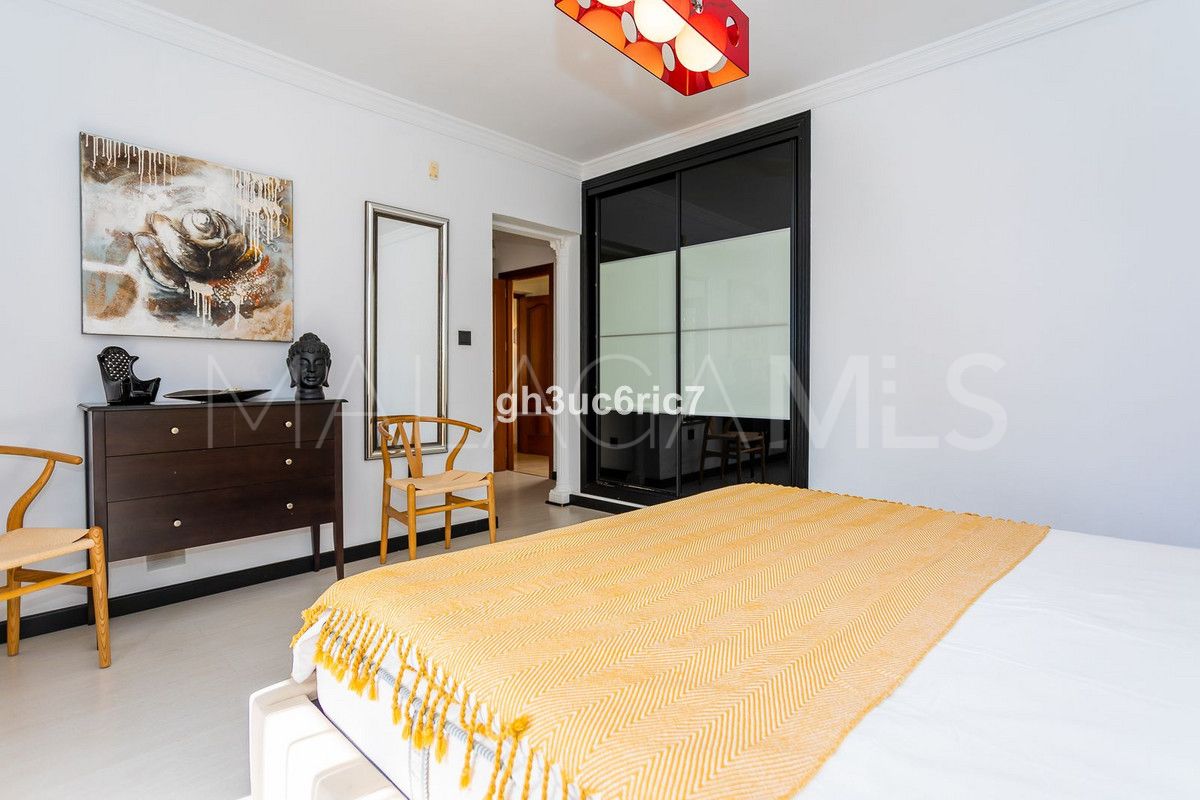 Calahonda 6 bedrooms villa for sale