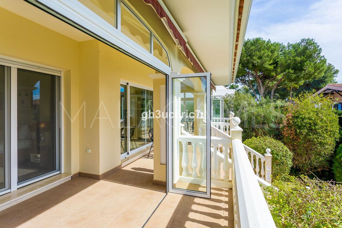 Villa for sale in Calahonda