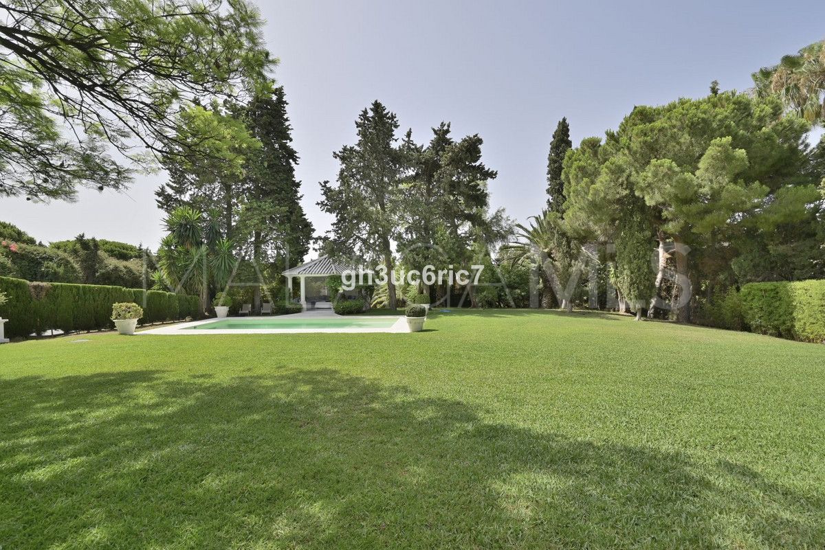 Villa for sale in Calahonda