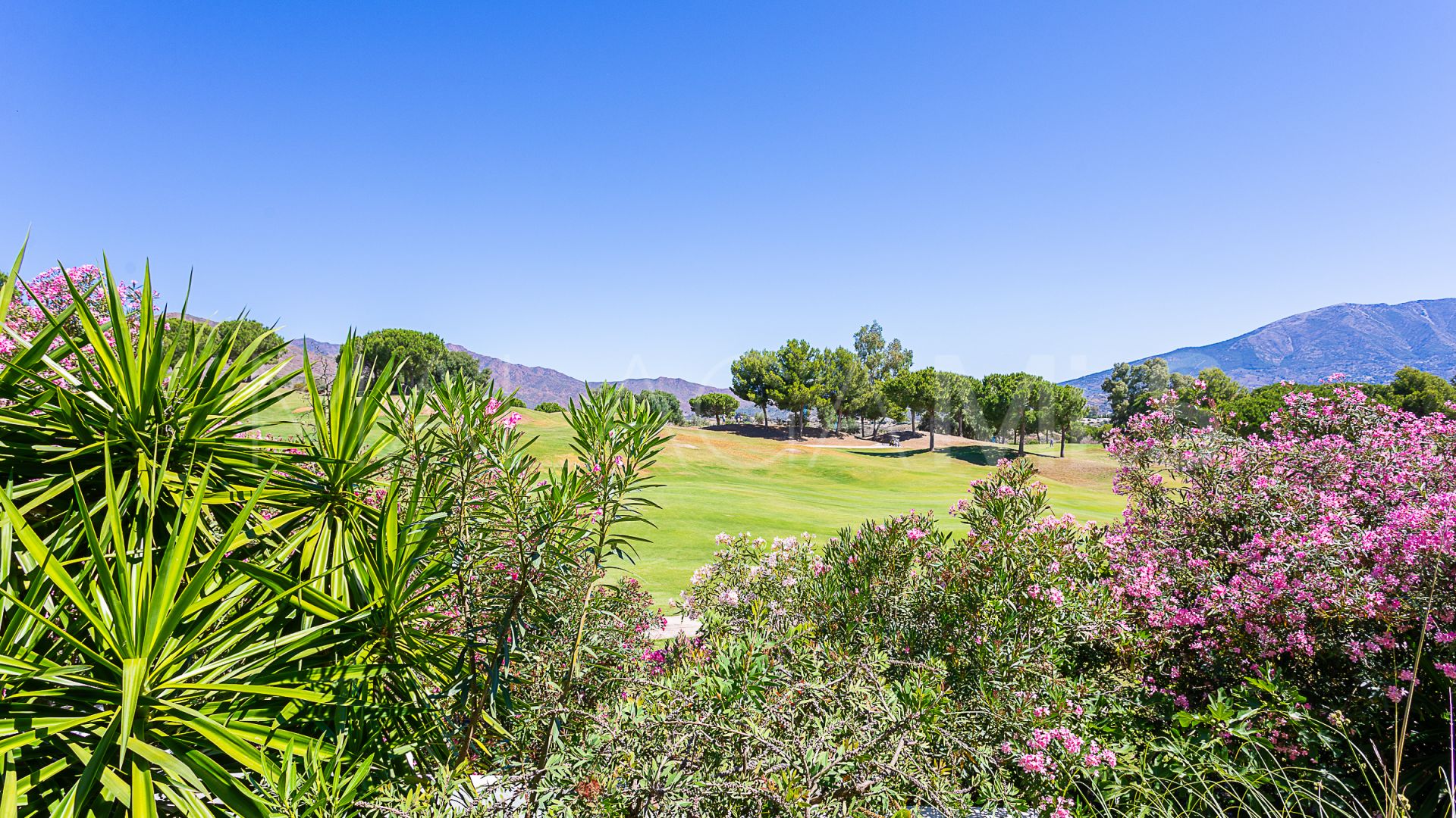 Se vende villa de 4 bedrooms in La Cala Golf Resort