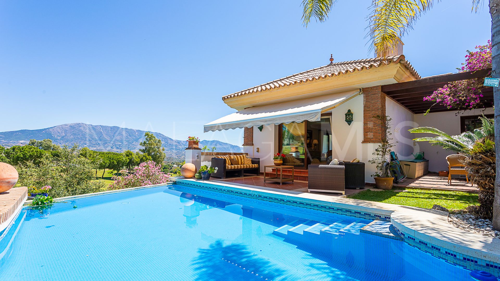 Se vende villa de 4 bedrooms in La Cala Golf Resort