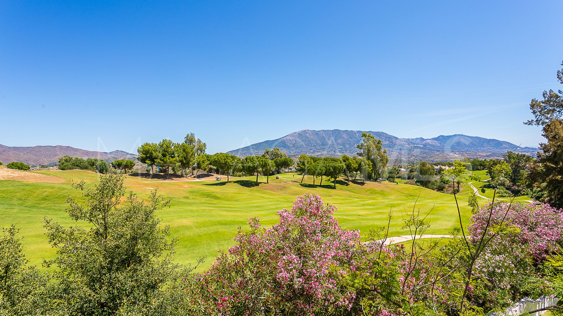 Se vende villa de 4 bedrooms in La Cala Golf Resort