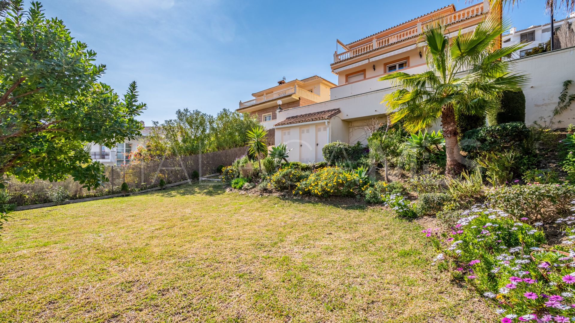 Villa for sale in Torrequebrada