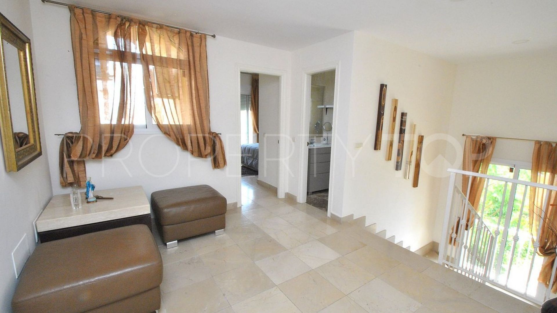 Villa a la venta con 4 dormitorios en Riviera del Sol