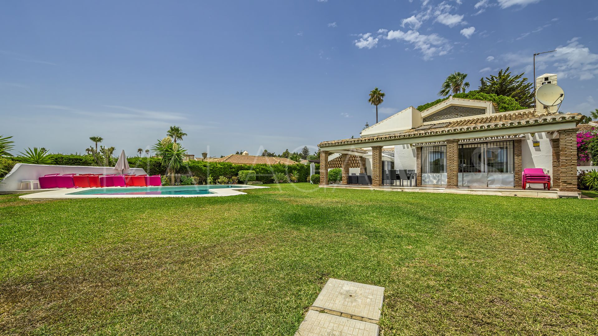 Villa for sale in El Chaparral