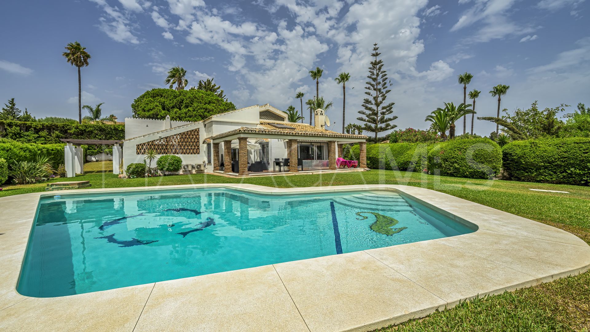 Villa for sale in El Chaparral