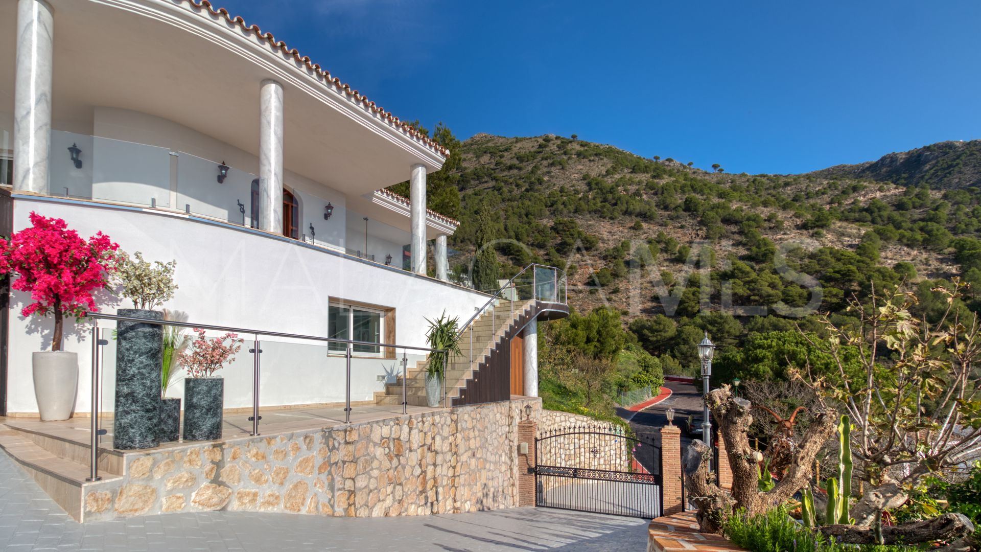 Villa for sale in Mijas