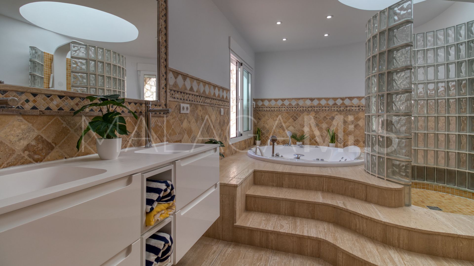 Villa for sale in Mijas