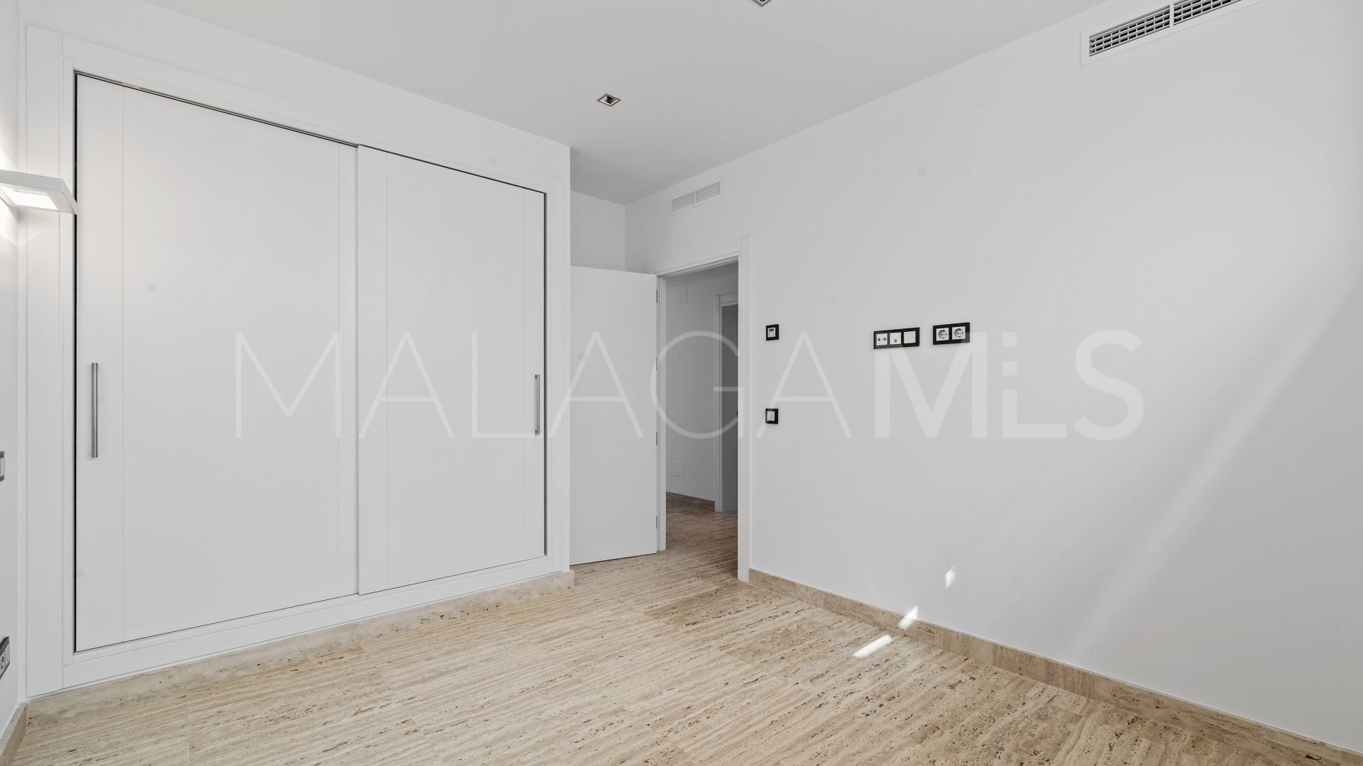 Villa for sale in Benalmadena