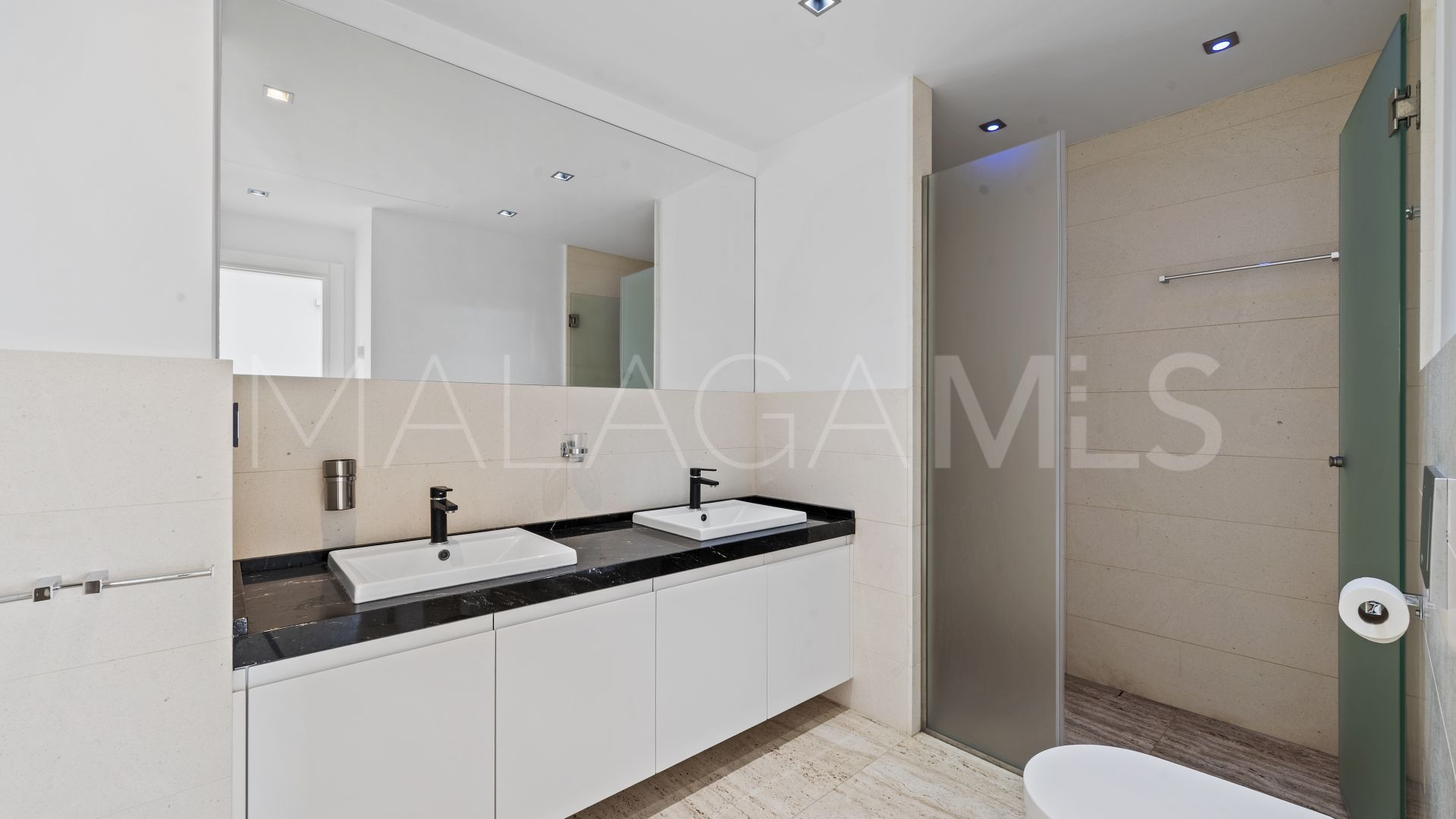 Villa for sale in Benalmadena