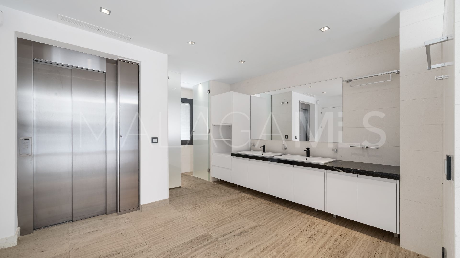 Villa for sale in Benalmadena