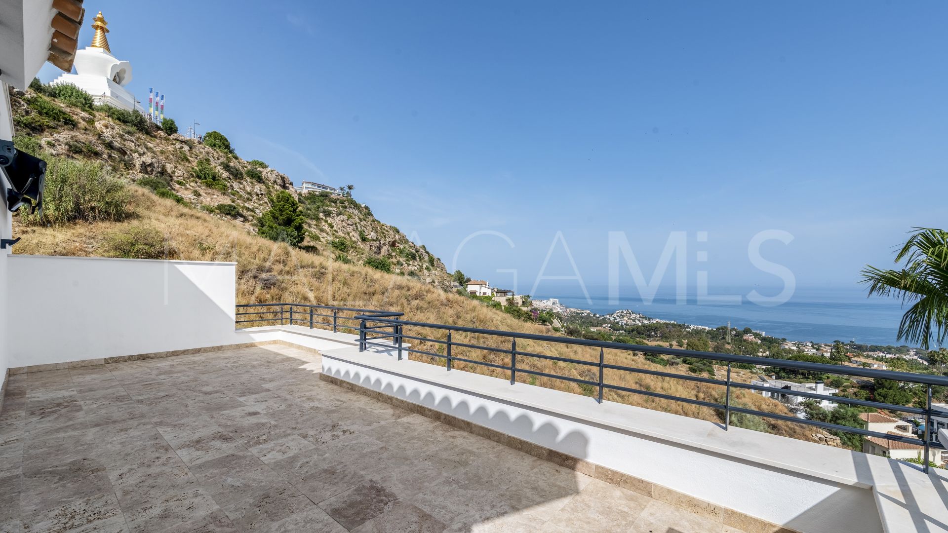 Villa for sale in Benalmadena