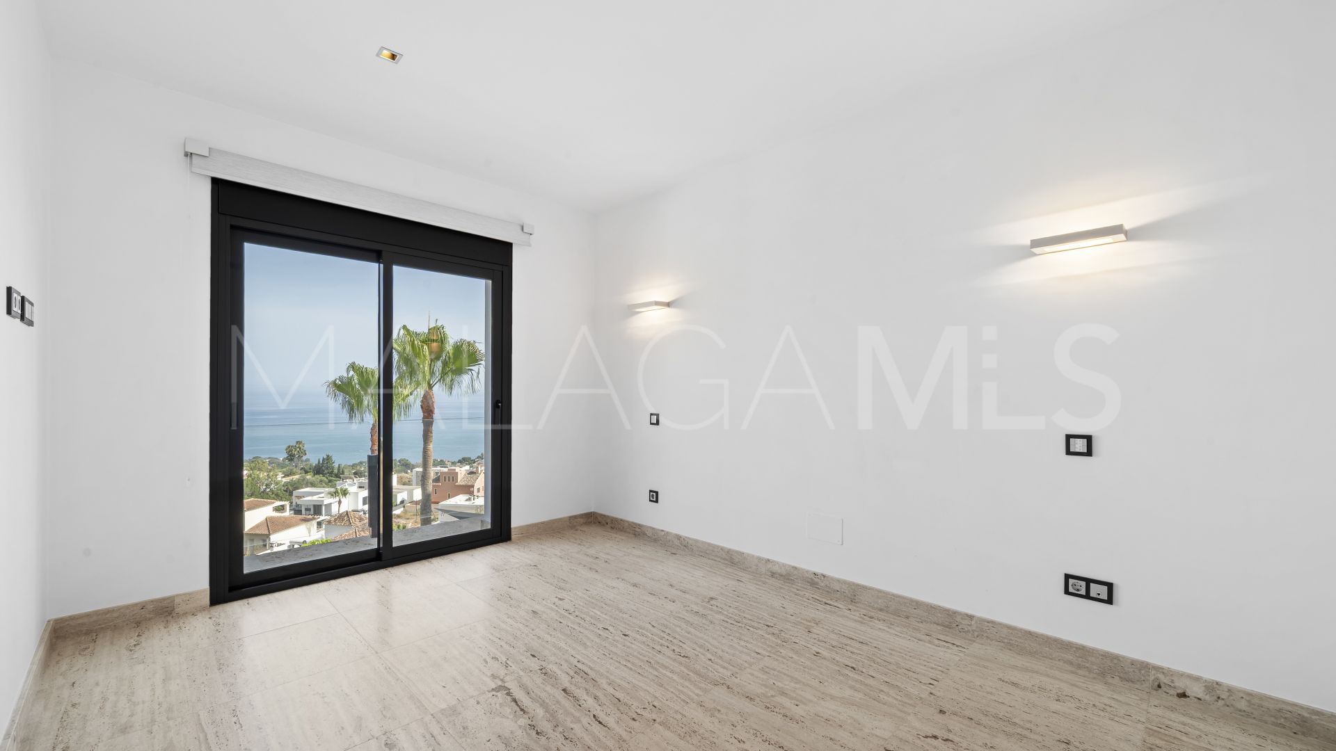 Villa for sale in Benalmadena