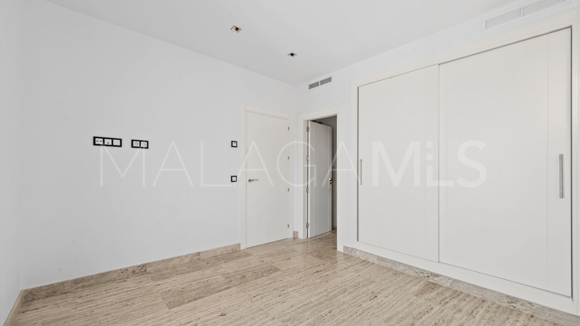 Villa for sale in Benalmadena