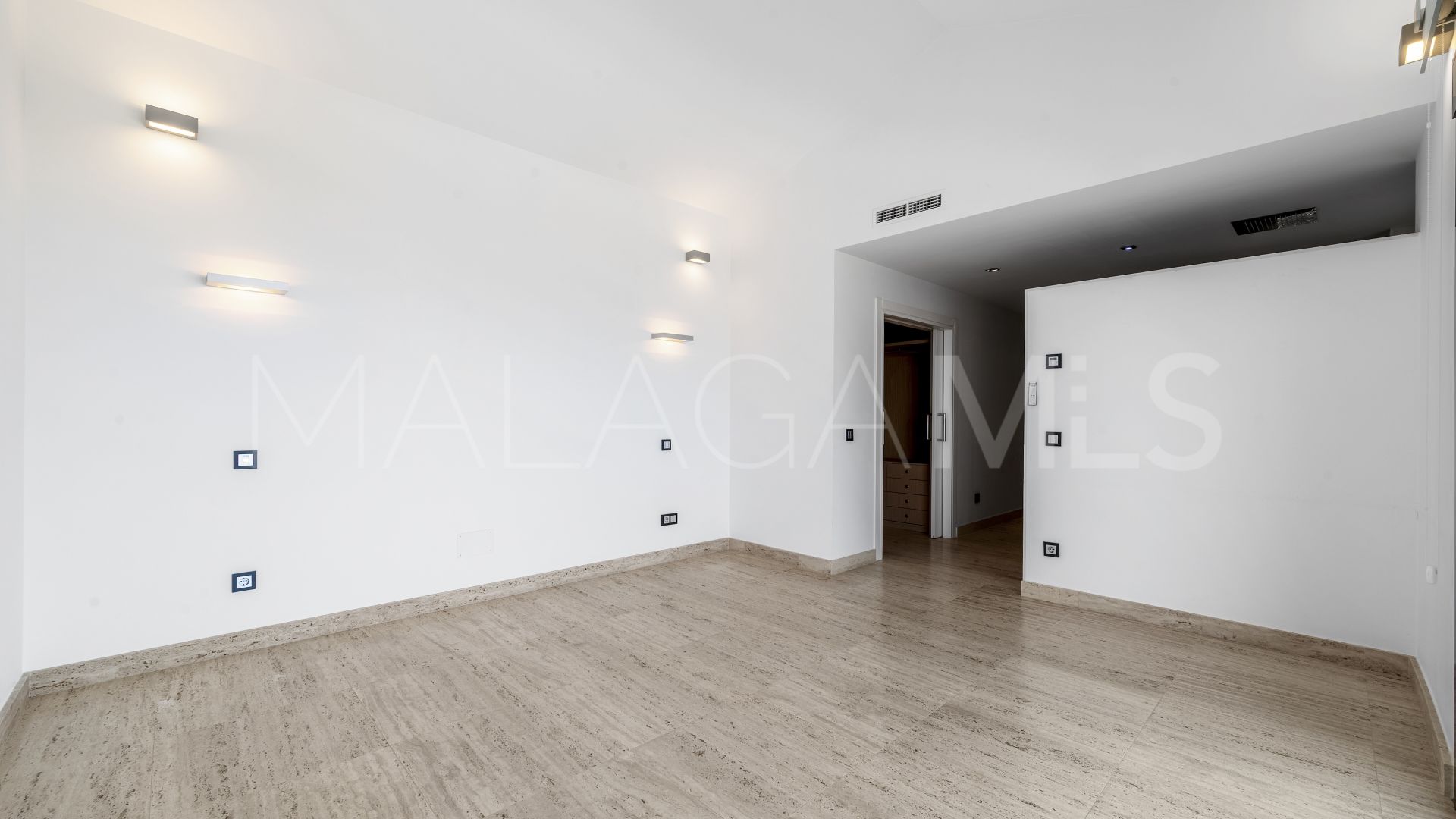 Villa for sale in Benalmadena