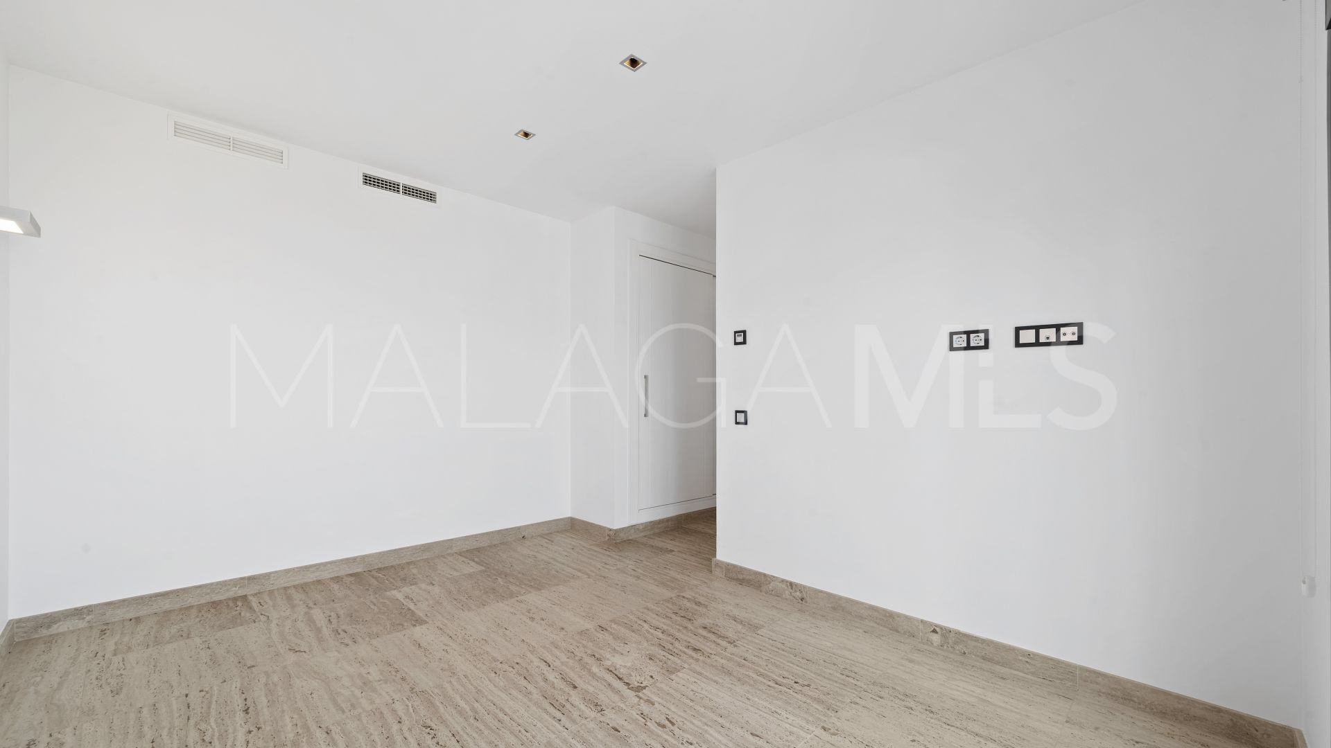 Villa for sale in Benalmadena
