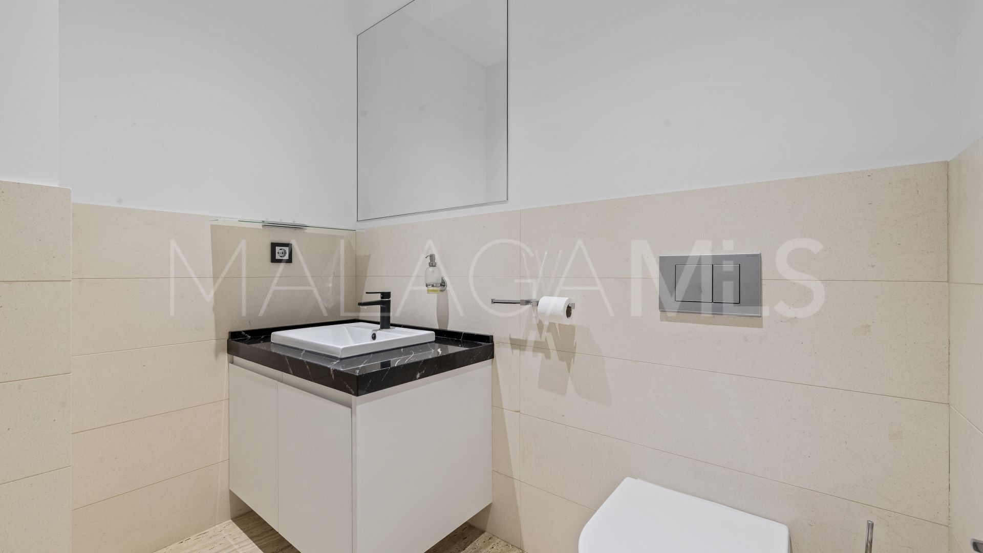 Villa for sale in Benalmadena