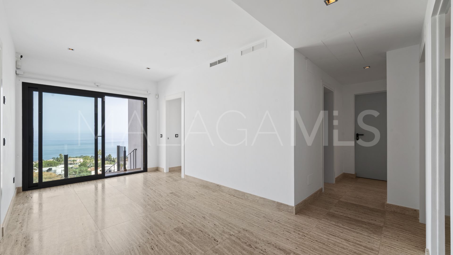 Villa for sale in Benalmadena