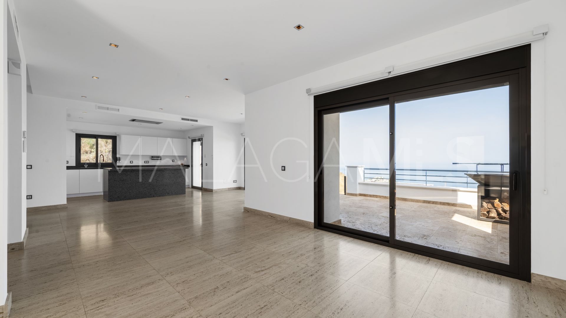 Villa for sale in Benalmadena