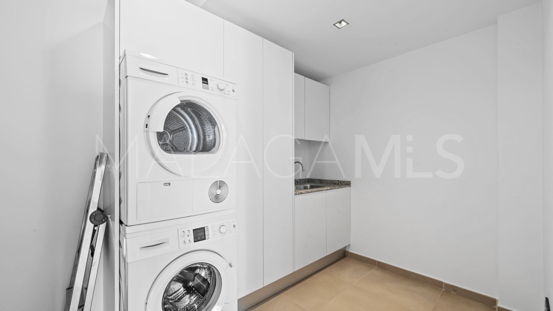 Villa for sale in Benalmadena