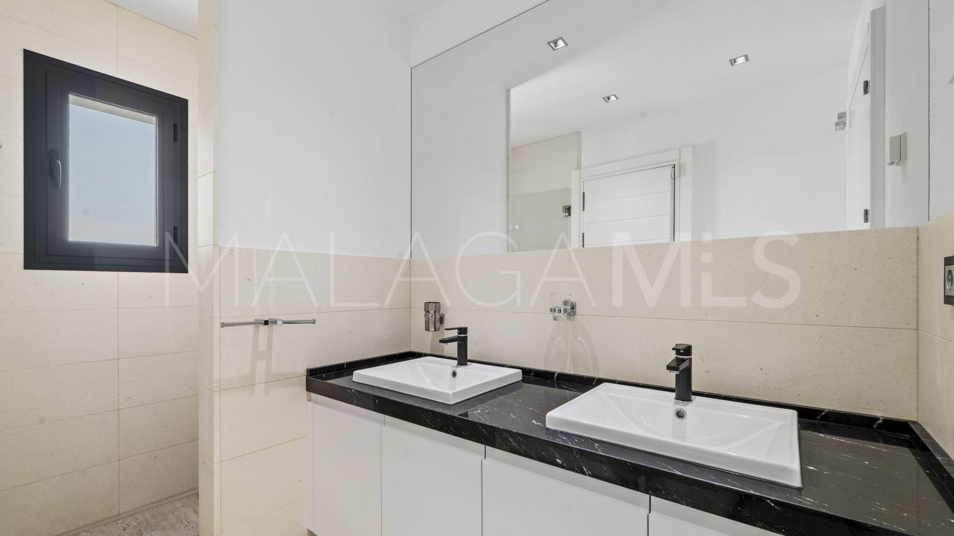 Villa for sale in Benalmadena