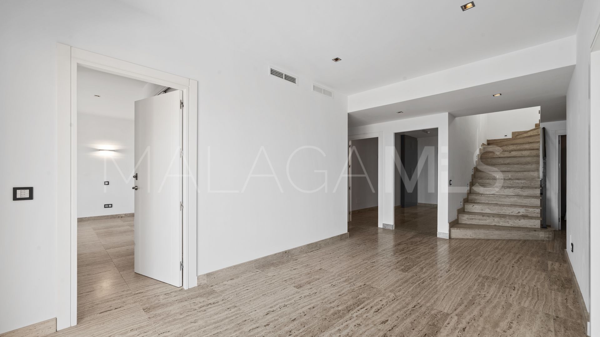 Villa for sale in Benalmadena