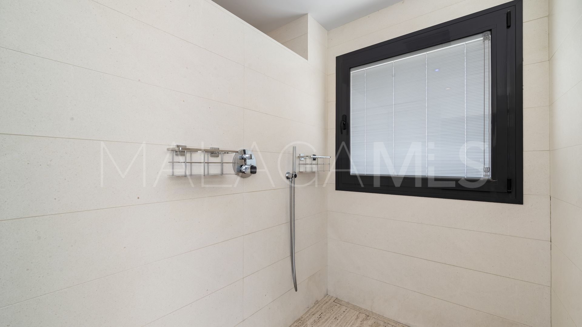Villa for sale in Benalmadena